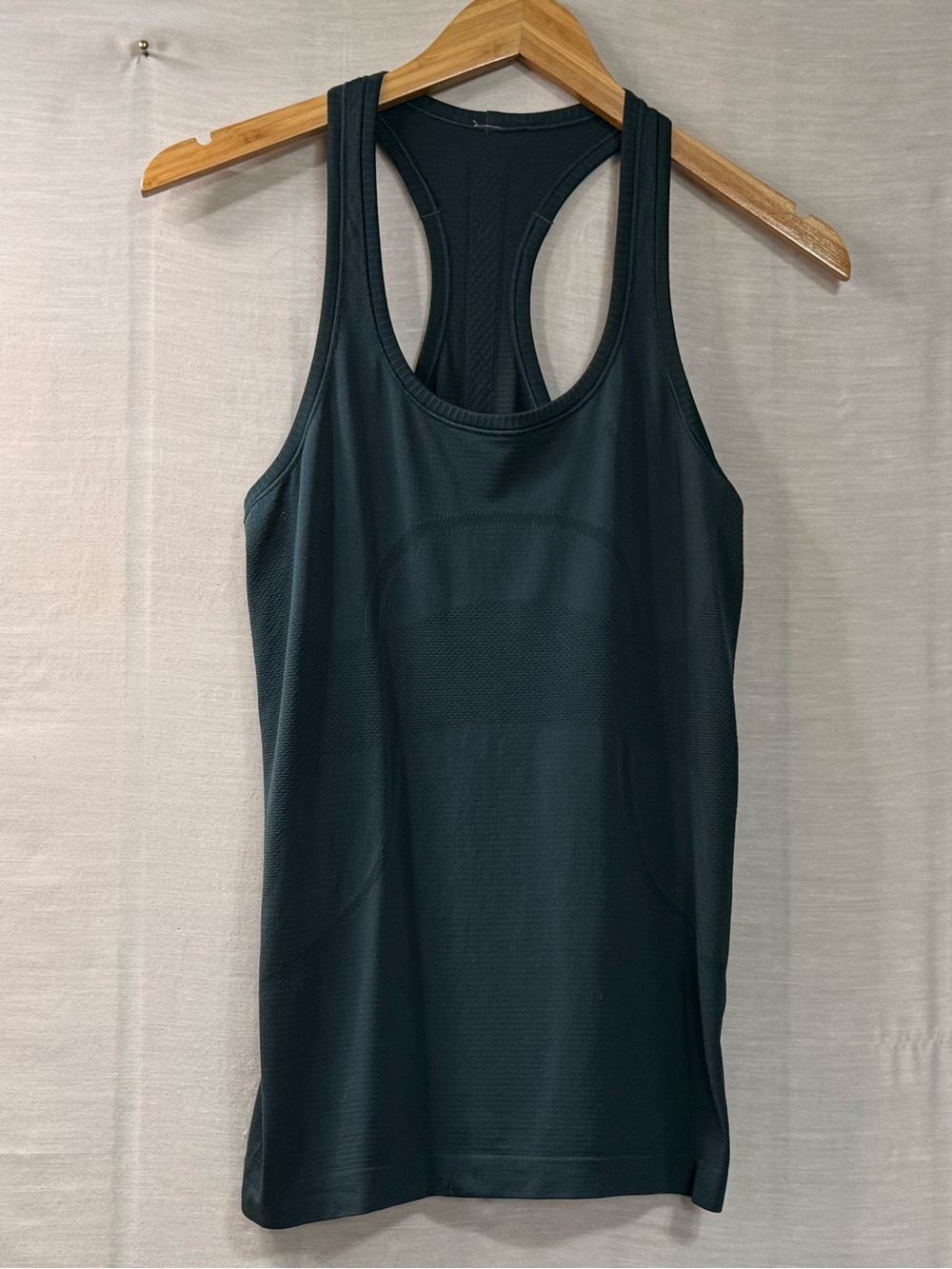 Lululemon Size 8 Seamless Racerback Athletic Tank Dark Teal Green